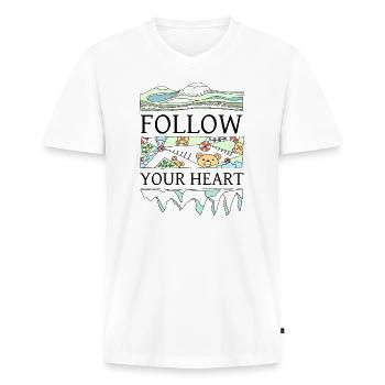 "Follow your heart" schöner Spruch - Männer Premium Bio T-Shirt mit V-Ausschnitt - Weiß - Vorne - Nico (187cm)