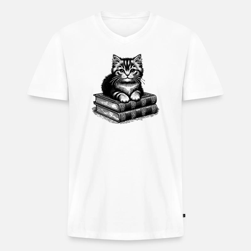 Katze auf Bücherstapel - Männer Premium Bio T-Shirt mit V-Ausschnitt - Weiß