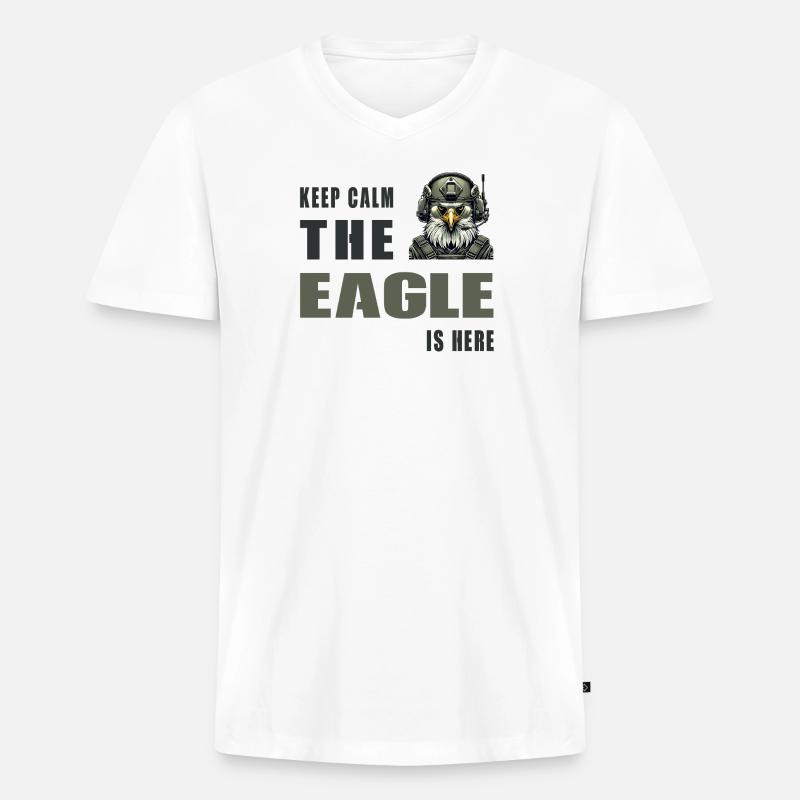 Keep Calm – The Eagle Is Here - Männer Premium Bio T-Shirt mit V-Ausschnitt - Weiß