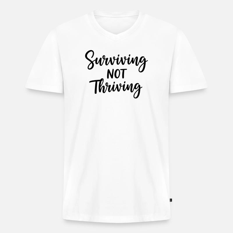 Surviving Not Thriving – Ehrlicher Spruch - Männer Premium Bio T-Shirt mit V-Ausschnitt - Weiß