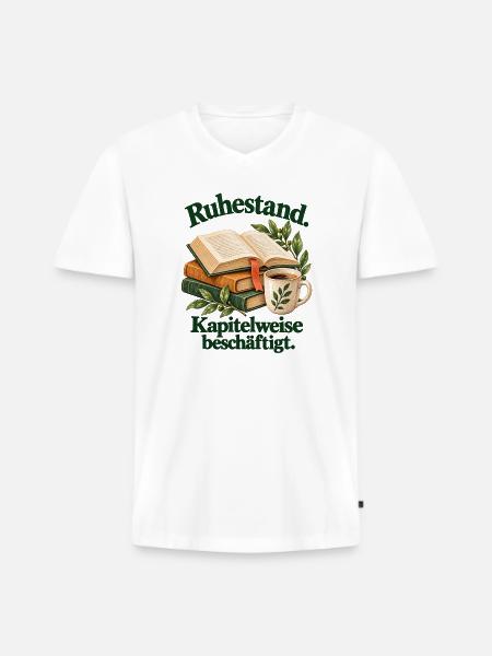 Ruhestand: Kapitelweise beschäftigt | Illustration - Männer Premium Bio T-Shirt mit V-Ausschnitt - Weiß