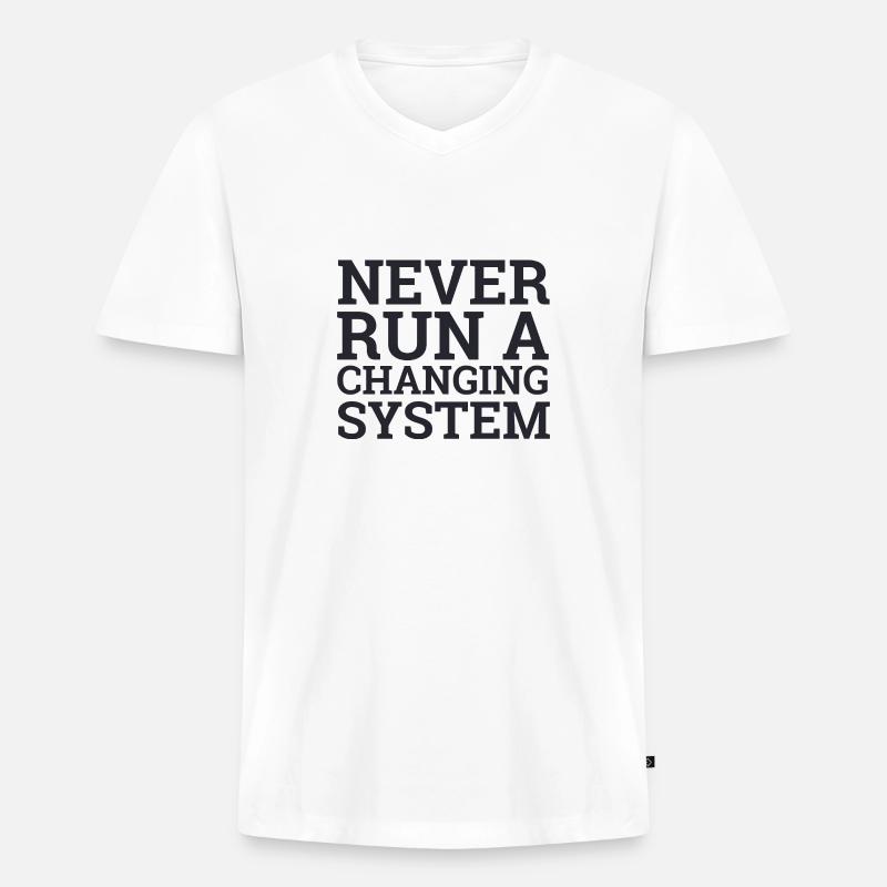 "Agile - Changing System | "Scrum Master" - Männer Premium Bio T-Shirt mit V-Ausschnitt - Weiß