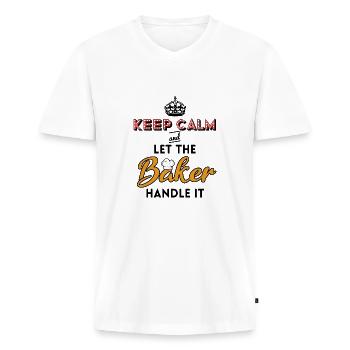 bäcker backstube bäckerin spruch sprüche kneter - Männer Premium Bio T-Shirt mit V-Ausschnitt - Weiß - Vorne - Nico (187cm)