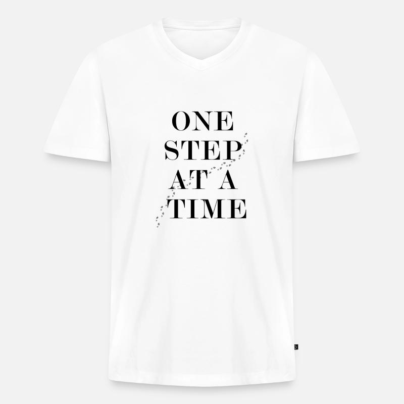 One Step At A Time - Männer Premium Bio T-Shirt mit V-Ausschnitt - Weiß