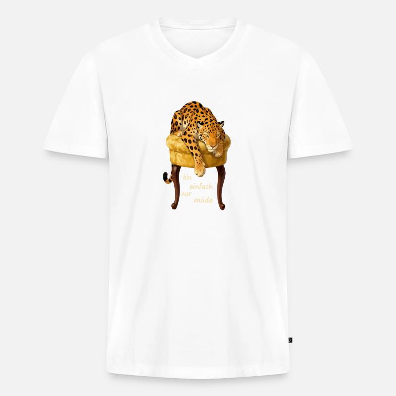 Müder Leopard auf Samtkissen - Männer Premium Bio T-Shirt mit V-Ausschnitt - Weiß