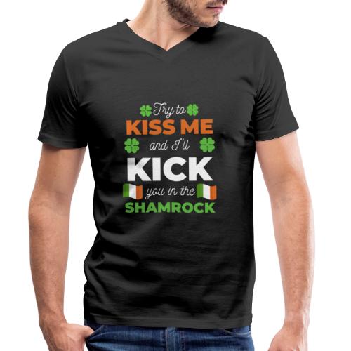 Try to kiss me and I'll kick you in the shamrock - Stanley/Stella Männer Bio-T-Shirt mit V-Ausschnitt