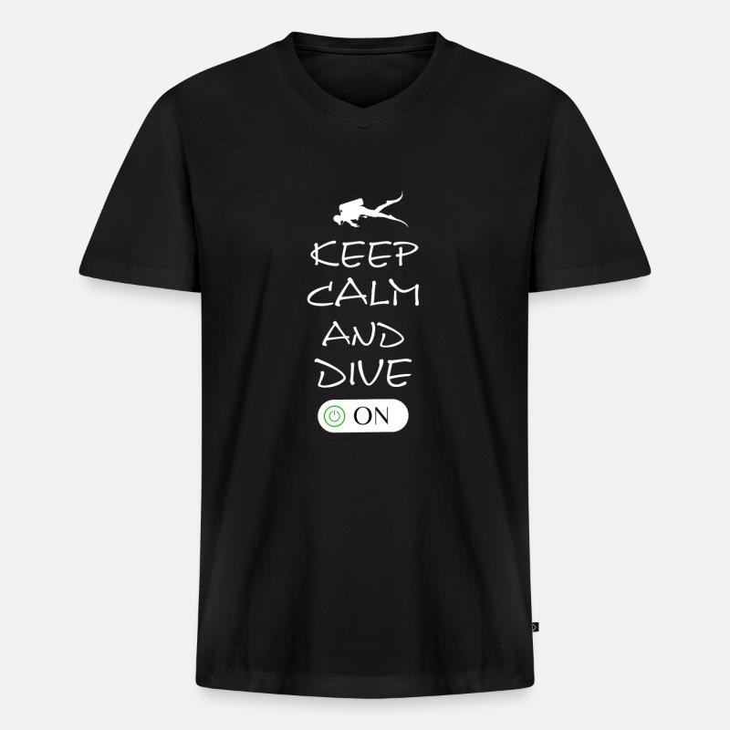 Keep Calm and Dive On - Männer Premium Bio T-Shirt mit V-Ausschnitt - Schwarz