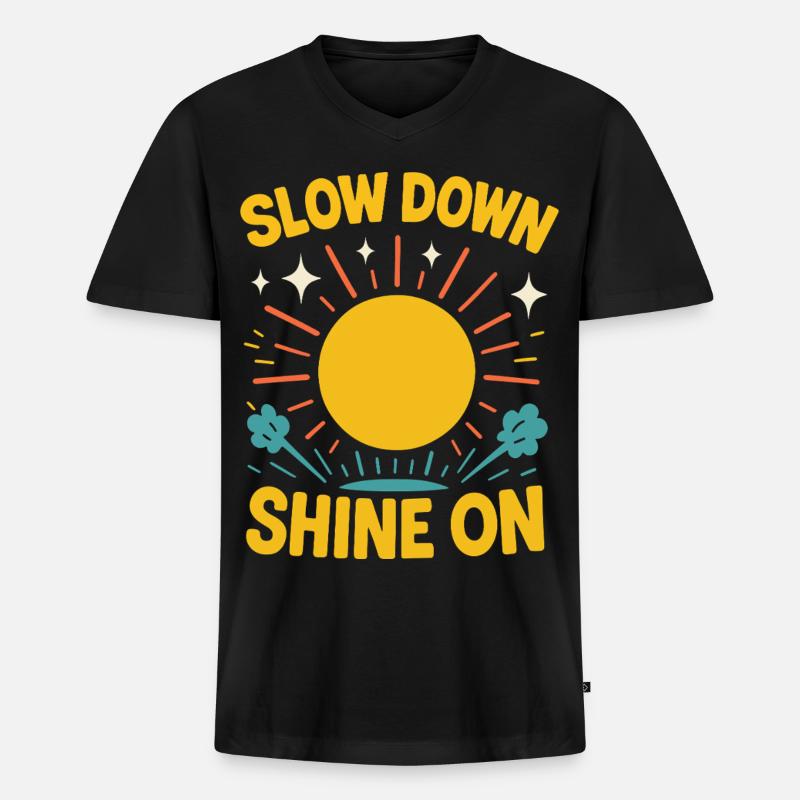 Slow Down Shine On Achtsamkeits-affirmation - Männer Premium Bio T-Shirt mit V-Ausschnitt - Schwarz