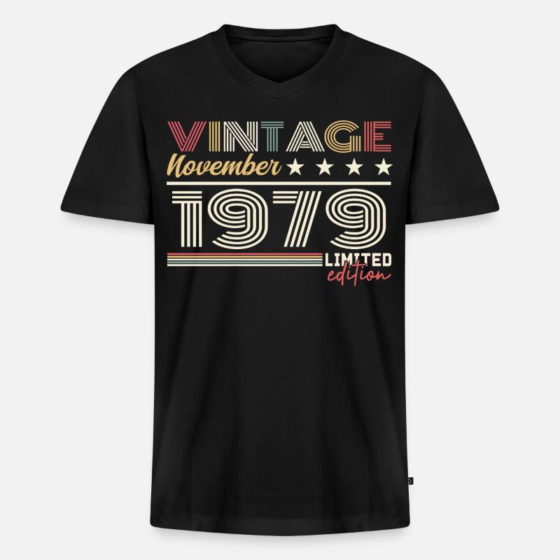 November 1979 - Männer Premium Bio T-Shirt mit V-Ausschnitt - Schwarz