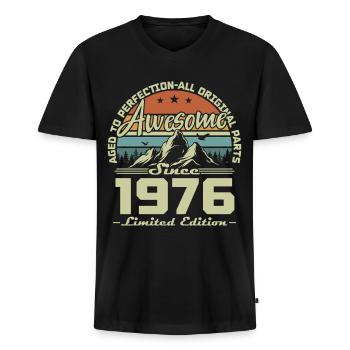50e verjaardagscadeau 1976 Vintage Retro - Mannen Premium Bio T-shirt met V-hals - zwart - Voor - Nico (187cm)