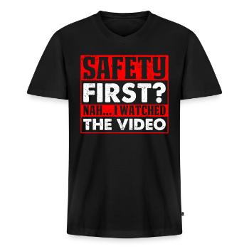 Ich habe das Sicherheitsvideo gesehen - Männer Premium Bio T-Shirt mit V-Ausschnitt - Schwarz - Vorne - Nico (187cm)