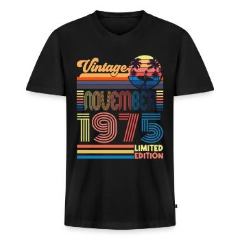 Vuosipäivä marraskuu 1975. Lahja marraskuu 1975. - Premium luomulaatuinen miesten t-paita, jossa V-pääntie - musta - Edestä - Nico (187cm)