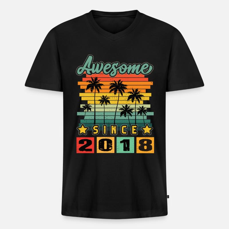 Awesome Since 2018 - Männer Premium Bio T-Shirt mit V-Ausschnitt - Schwarz