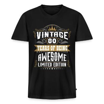 80 Years Of Being Awesome 80 Geburtstag 80 Jahre - Männer Premium Bio T-Shirt mit V-Ausschnitt - Schwarz - Vorne - Nico (187cm)
