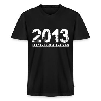 Limited Edition 2013 - Männer Premium Bio T-Shirt mit V-Ausschnitt - Schwarz - Vorne - Nico (187cm)
