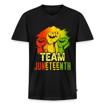 Team Juneteenth Black African American 1865 - Männer Premium Bio T-Shirt mit V-Ausschnitt - Schwarz - Vorne - Nico (187cm)