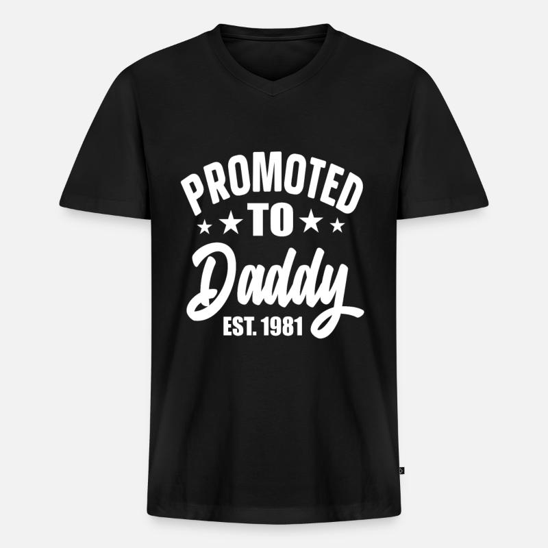Promoted To Daddy Est 1981 - Männer Premium Bio T-Shirt mit V-Ausschnitt - Schwarz