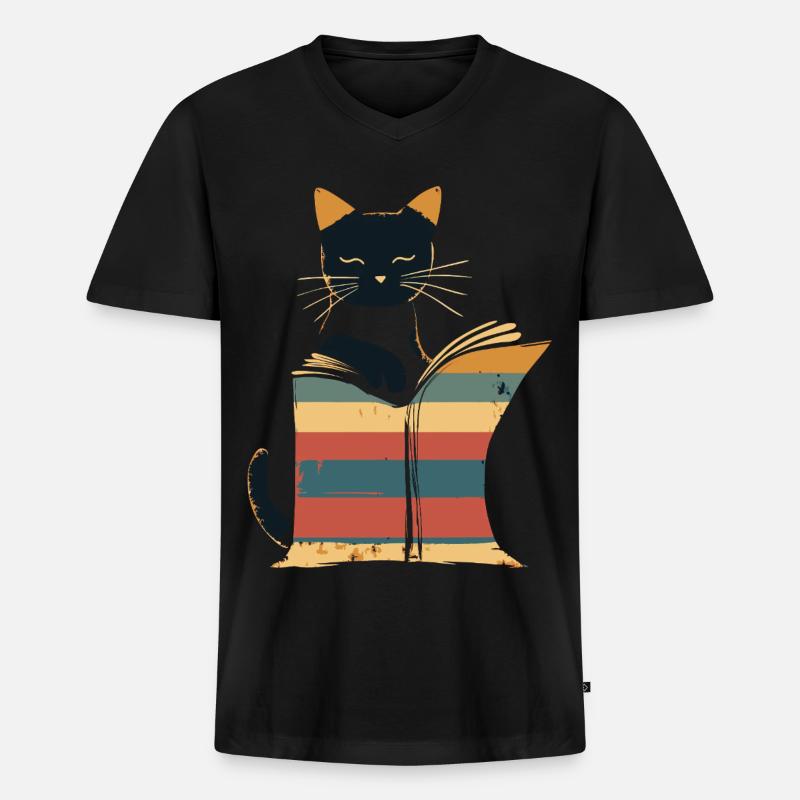 Schwarze Katze liest Buch - Männer Premium Bio T-Shirt mit V-Ausschnitt - Schwarz