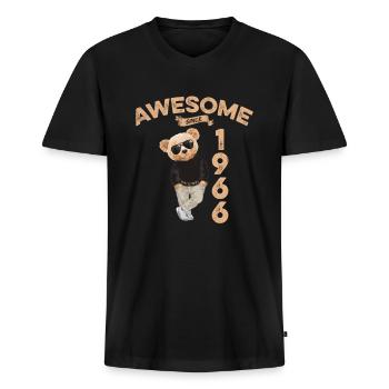 1966 Geburtstag Cool Teddy Bär Awesome since - Männer Premium Bio T-Shirt mit V-Ausschnitt - Schwarz - Vorne - Nico (187cm)