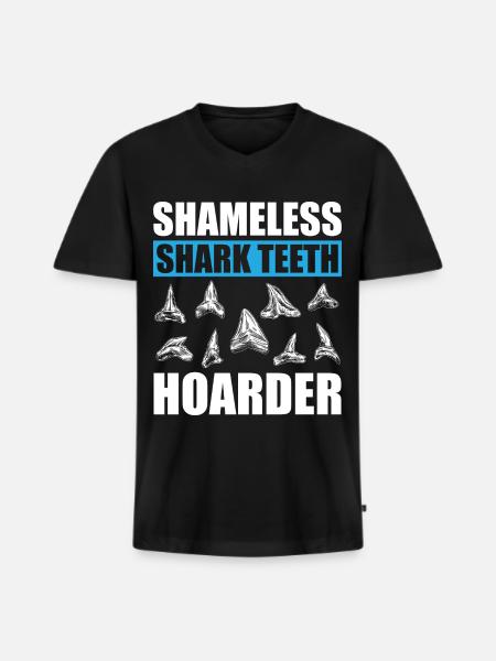 Collecting shark teeth - Men's Premium Organic T-shirt with V-neck - black