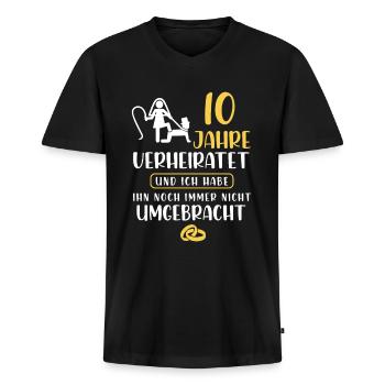 10 Jahre Verheiratet Lustiger Spruch Ehefrau - Männer Premium Bio T-Shirt mit V-Ausschnitt - Schwarz - Vorne - Nico (187cm)