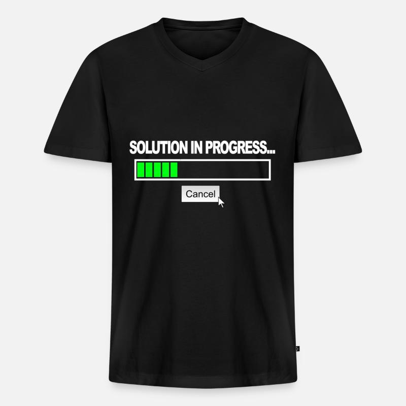 Solution in Progress - Männer Premium Bio T-Shirt mit V-Ausschnitt - Schwarz