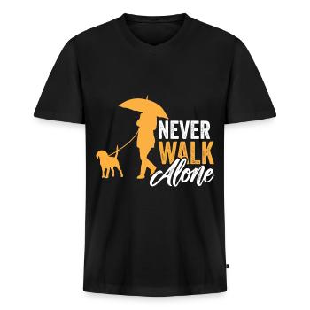 Never Walk Alone - Männer Premium Bio T-Shirt mit V-Ausschnitt - Schwarz - Vorne - Nico (187cm)