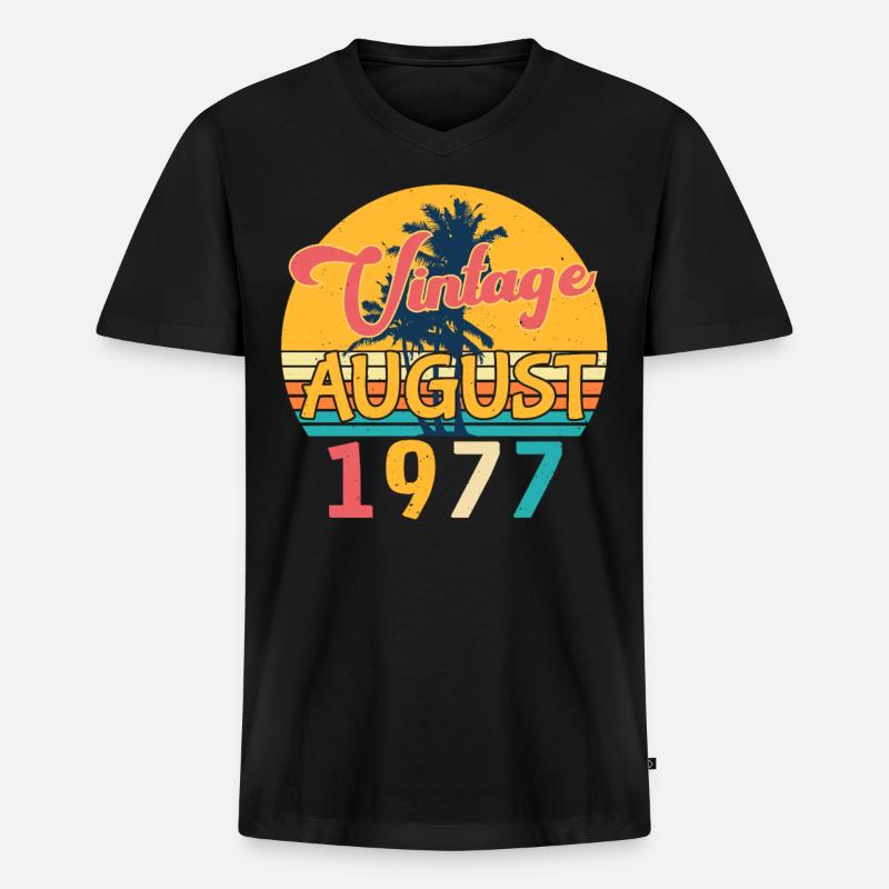 1977 August Retro - Männer Premium Bio T-Shirt mit V-Ausschnitt - Schwarz