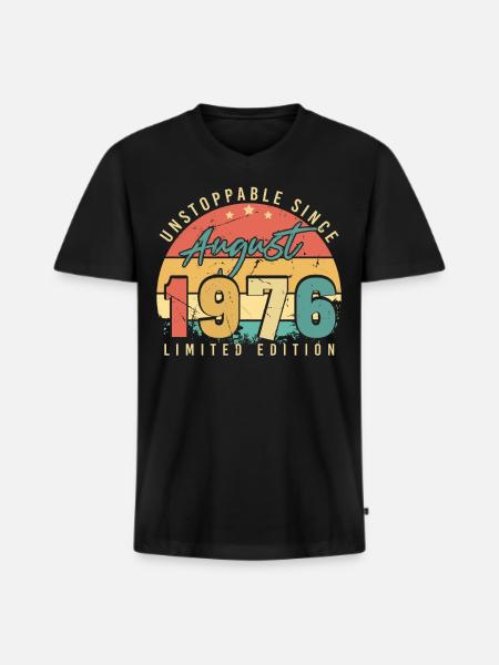 1976 August Retro - Männer Premium Bio T-Shirt mit V-Ausschnitt - Schwarz