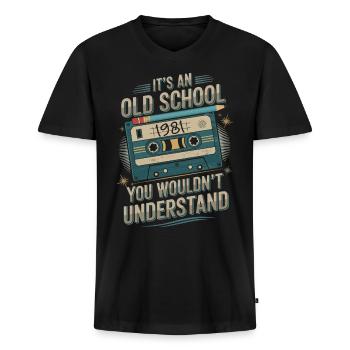 Kassettenkind – 1981 Nostalgia - Men's Premium Organic T-shirt with V-neck - black - Front - Nico (187cm)