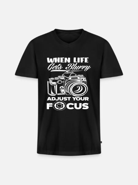 Photographer Focusing - Men's Premium Organic T-shirt with V-neck - black