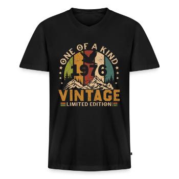 1976 Vintage Original 1976 Geburtstagsgeschenk - Männer Premium Bio T-Shirt mit V-Ausschnitt - Schwarz - Vorne - Nico (187cm)