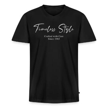 Zeitloser Stil seit 1965 Script Typography - Männer Premium Bio T-Shirt mit V-Ausschnitt - Schwarz - Vorne - Nico (187cm)