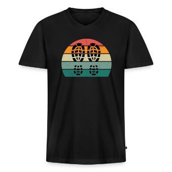 Randonneurs Randonneurs Montagnes Vallées de montagne Vallées Randonnée - T-shirt encolure en V Premium bio Homme - noir - Devant - Nico (187cm)