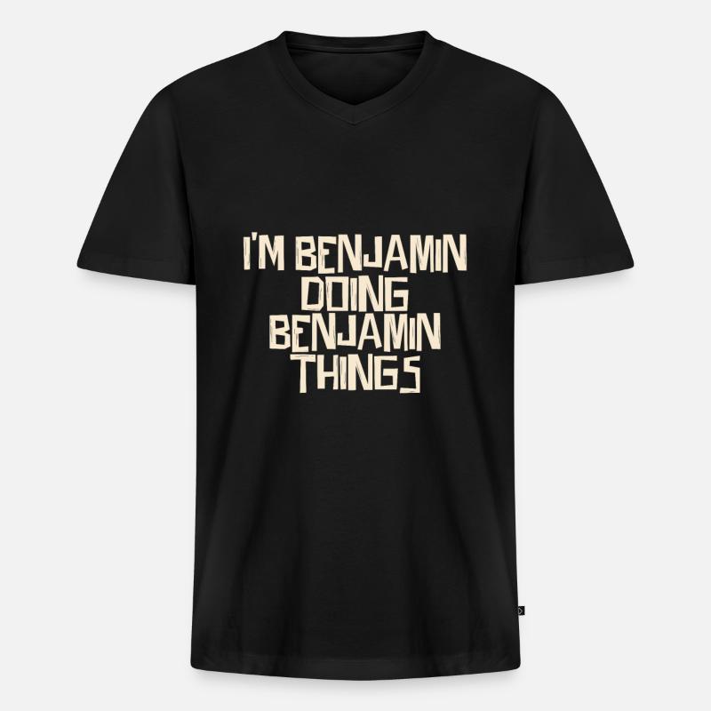 I'm Benjamin doing Benjamin things - Männer Premium Bio T-Shirt mit V-Ausschnitt - Schwarz