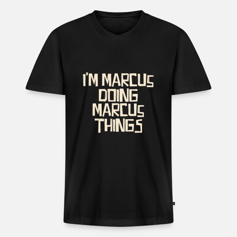 I'm Marcus doing Marcus things - Männer Premium Bio T-Shirt mit V-Ausschnitt - Schwarz