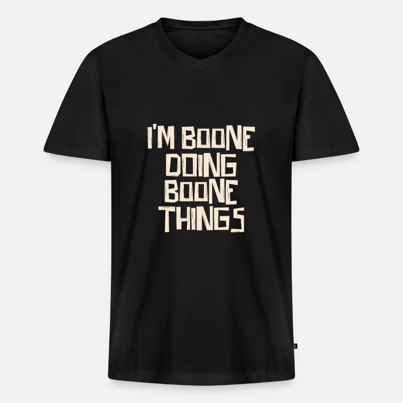 I'm Boone doing Boone things - Männer Premium Bio T-Shirt mit V-Ausschnitt - Schwarz