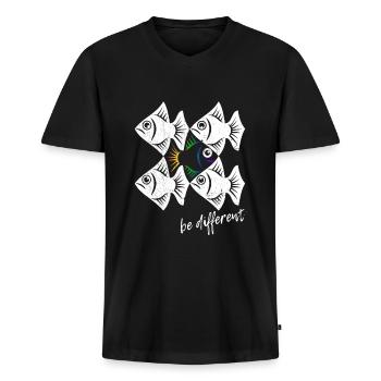 Be different - Fische - gegen den Strom schwimmen - Männer Premium Bio T-Shirt mit V-Ausschnitt - Schwarz - Vorne - Nico (187cm)