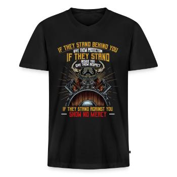 Wikinger - Männer Premium Bio T-Shirt mit V-Ausschnitt - Schwarz - Vorne - Nico (187cm)