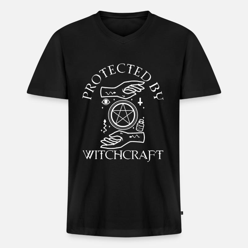 Protected By Witchcraft - Männer Premium Bio T-Shirt mit V-Ausschnitt - Schwarz