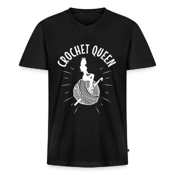 Crochet queen - Männer Premium Bio T-Shirt mit V-Ausschnitt - Schwarz - Vorne - Nico (187cm)