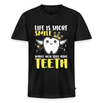 Studente di Odontoiatria Laurea in Odontoiatria Dentale - Maglietta ecologica premium da uomo con scollo a V - nero - Fronte - Nico (187cm)