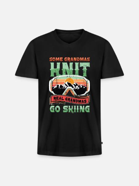 Real grandmas go skiing. - Men's Premium Organic T-shirt with V-neck - black