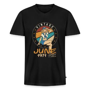 Vintage 1971 - Born In June 1971 - Männer Premium Bio T-Shirt mit V-Ausschnitt - Schwarz - Vorne - Nico (187cm)