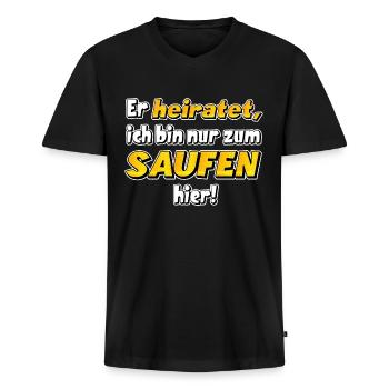 Er heiratet , ich bin nur zum saufen hier .JGA - Männer Premium Bio T-Shirt mit V-Ausschnitt - Schwarz - Vorne - Nico (187cm)