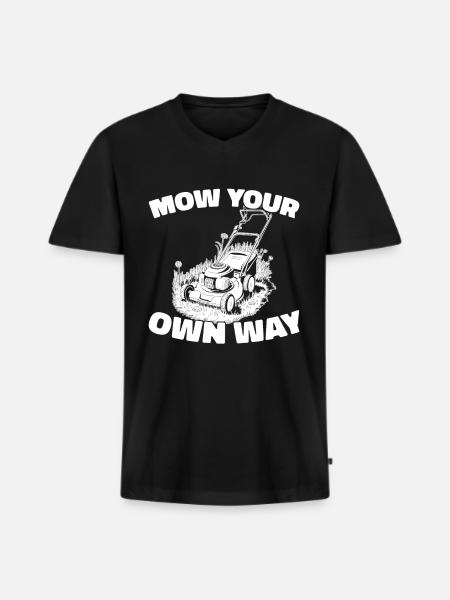 Lawn mower mowing - Men's Premium Organic T-shirt with V-neck - black