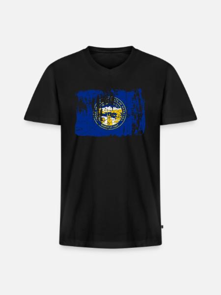 Traveler Nebraska gift - Men's Premium Organic T-shirt with V-neck - black