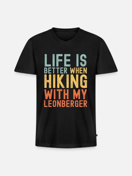 Leonberger Hiking dog retro - Men's Premium Organic T-shirt with V-neck - black
