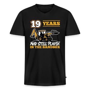 19 Jahre - 19 Jahre Alt - 19. Geburtstag - Bagger - Männer Premium Bio T-Shirt mit V-Ausschnitt - Schwarz - Vorne - Nico (187cm)