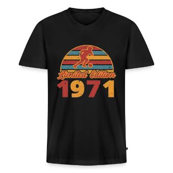 Footballeur Footballeur Footballeur Anniversaire de football 1971 - T-shirt encolure en V Premium bio Homme - noir - Devant - Nico (187cm)